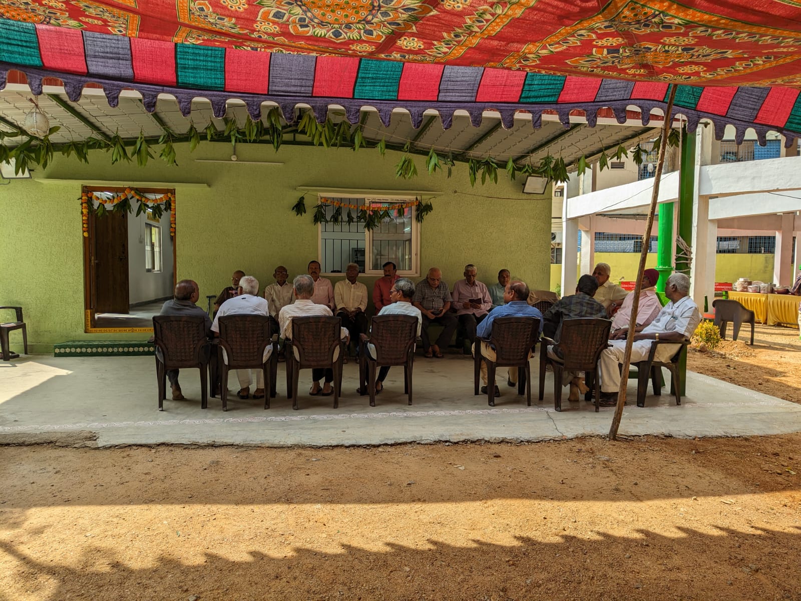 8. Relaxing after lunch in Get-together on 2024-11-27
  